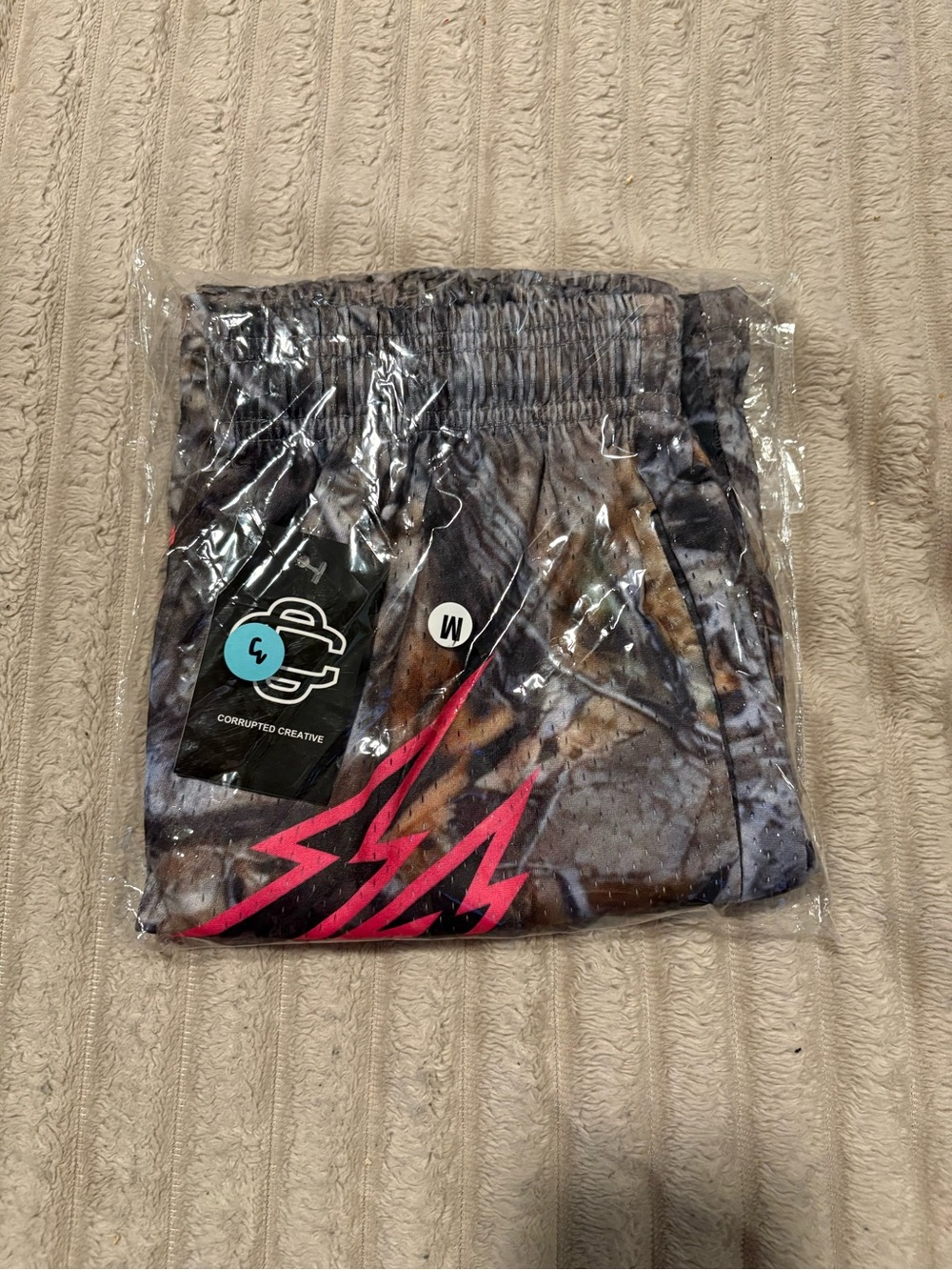 Mens Gray Camo Shorts with Pink Accent - Medium BNWT CT-2/3